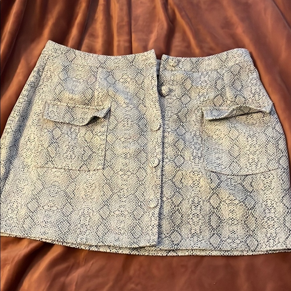Faux Snake Skin skirt 🐍